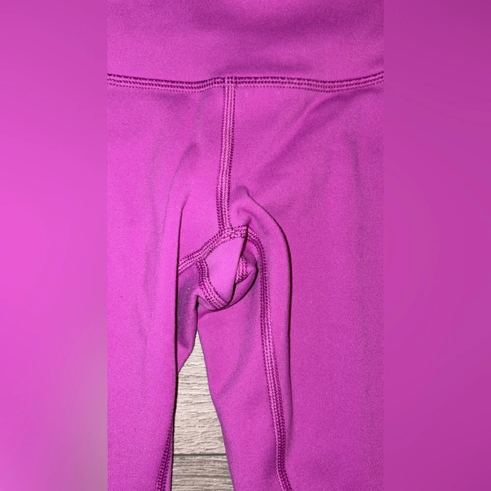 Lululemon Size 6 Cropped Leggings Purple Magenta Athletic - Picture 5 of 10